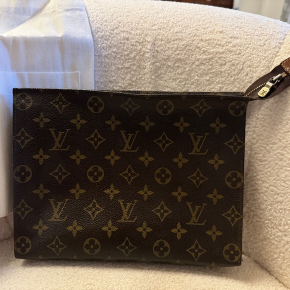 Authentic Louis Vuitton Toiletry Pouch with free Generic Chain - Picture 7 of 8